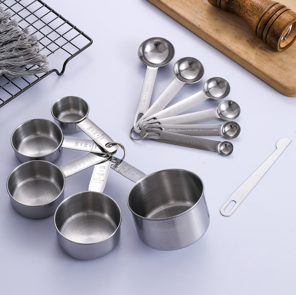 Messbecher und Löffel-Set, zum Kochen und Backen, ineinander steckbare Messbecher-Set, stapelbare Metall-Messlöffel