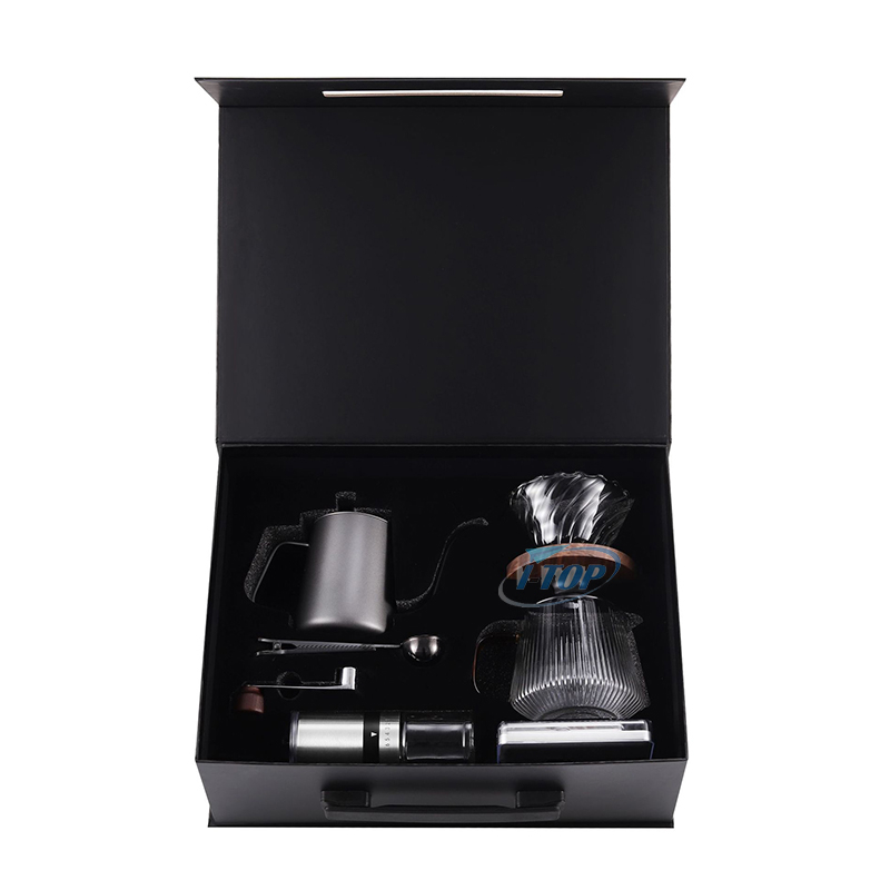 Muster verfügbares Geschenkset für Outdoor-Reisen, Tropfkaffee, Kaffeeset mit manuellem Kaffeemühlenfilter, Wasserkocher, Kanne und Löffel