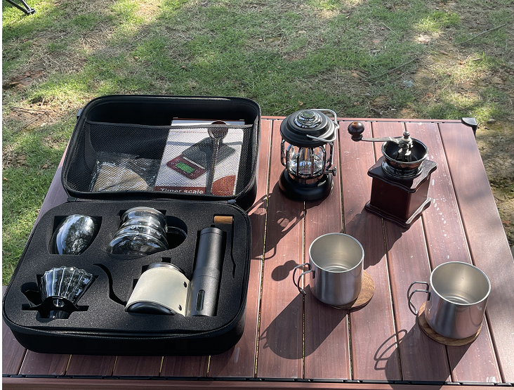 Outdoor-Kaffeemaschine V60 Set, Kaffeetropfmühle mit Edelstahl und Wasserkocher, Glas, Timer-Skala, Reisetasche, geeignet für Geschenke