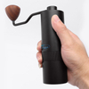 Mini-Kaffeemühle aus Edelstahl mit konischem Mahlwerk und einer Kapazität von 25 g