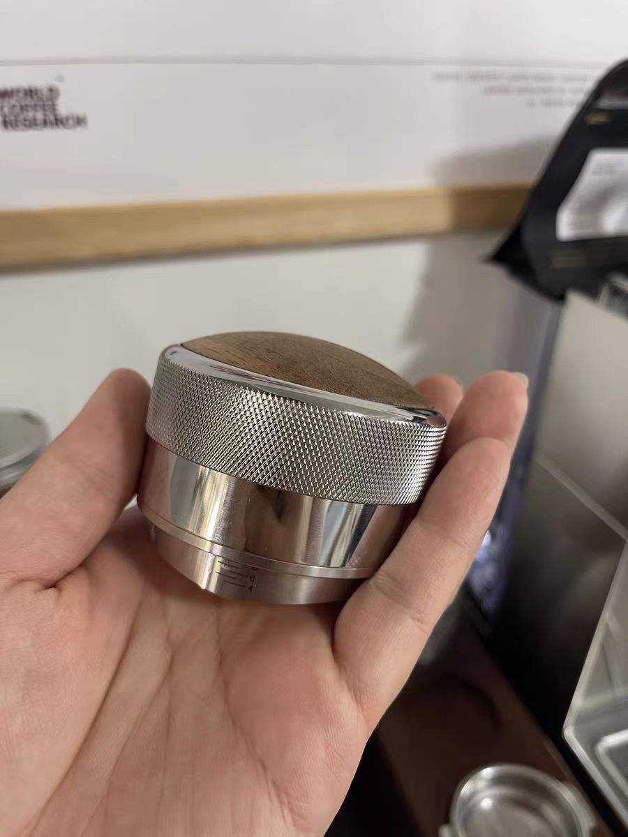 58 mm Kaffeeverteiler, Edelstahl-Kaffeeverteiler, Walnuss-Dekoration, höhenverstellbarer Kaffeeverteiler mit Holz
