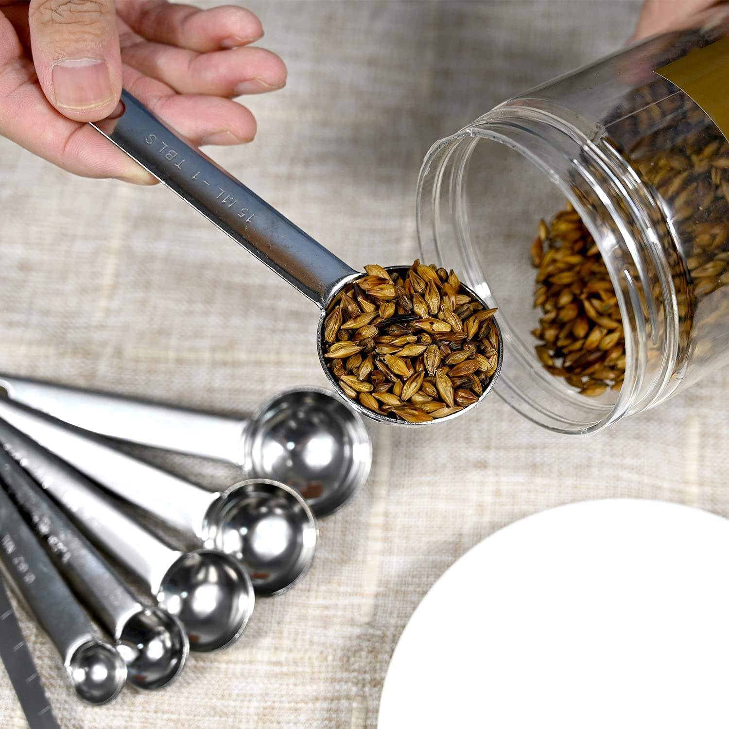 Messbecher und Löffel-Set, zum Kochen und Backen, ineinander steckbare Messbecher-Set, stapelbare Metall-Messlöffel