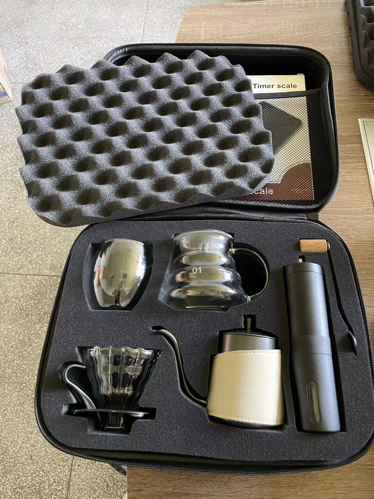 Outdoor-Kaffeemaschine V60 Set, Kaffeetropfmühle mit Edelstahl und Wasserkocher, Glas, Timer-Skala, Reisetasche, geeignet für Geschenke