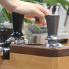 Espresso-Tamper, kalibrierter Druck, antihaftbeschichtet, selbstnivellierend, raffinierter Griff, Kaffee-Tamper aus Edelstahl