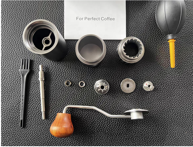 Hochwertige manuelle Kaffeemühle mit konischem Mahlwerk und Aluminiumgehäuse
