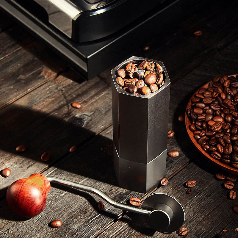 Manuelle Kaffeemühle mit Edelstahlgrat und verstellbarer Einstellung aus Luftfahrtaluminium