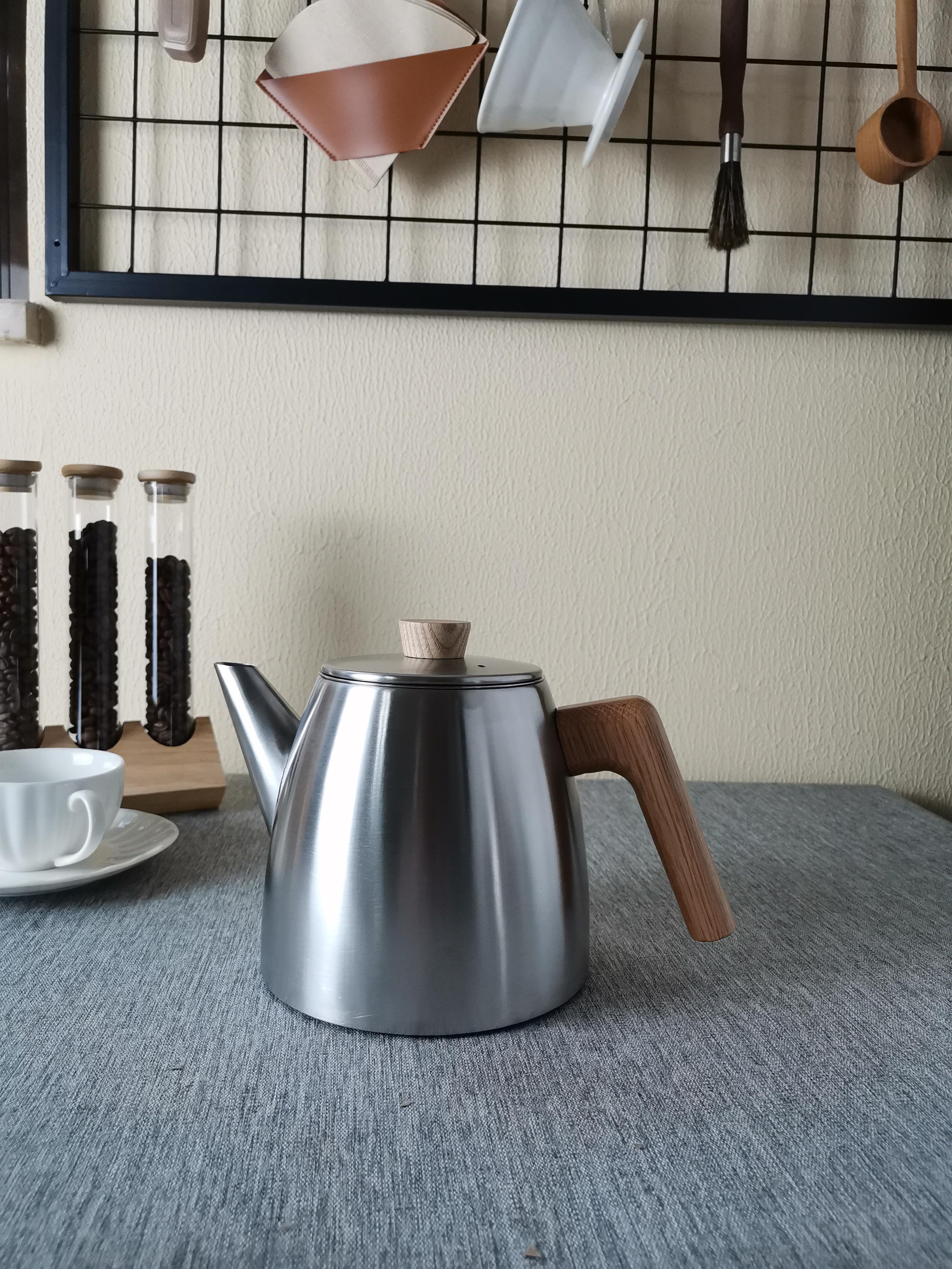 1,2 l Teekanne. Hitzebeständige, doppelwandige Teekanne mit Holzgriff aus Edelstahl und Teesieb
