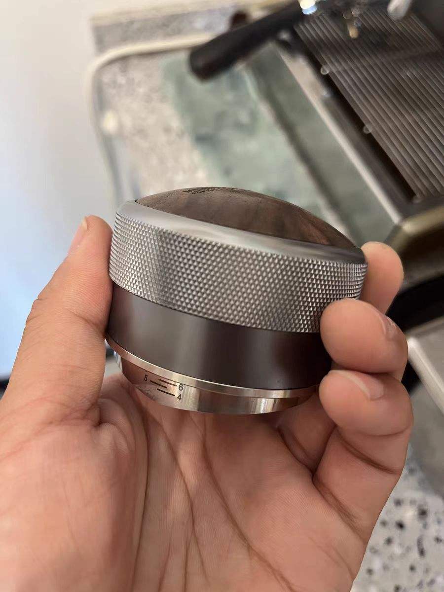 58 mm Kaffeeverteiler, Edelstahl-Kaffeeverteiler, Walnuss-Dekoration, höhenverstellbarer Kaffeeverteiler mit Holz