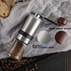 Muster verfügbares Geschenkset für Outdoor-Reisen, Tropfkaffee, Kaffeeset mit manuellem Kaffeemühlenfilter, Wasserkocher, Kanne und Löffel