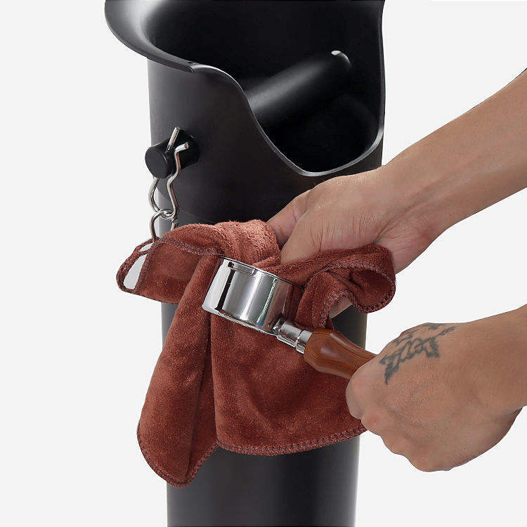 Klopfbox für Espresso-Boden. Kommerzielle, bodenstehende, saugfähige Klopfbox im Barista-Stil mit abnehmbarer, rutschfester Basis