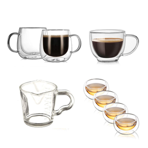 Doppelwandige Kaffee- oder Teetassen aus Glas, isolierte 250-ml-Kaffeetassen