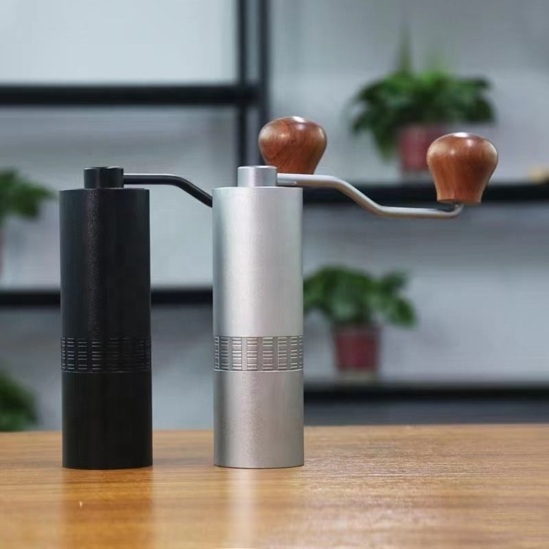 Hochwertige manuelle Kaffeemühle mit konischem Mahlwerk und Aluminiumgehäuse
