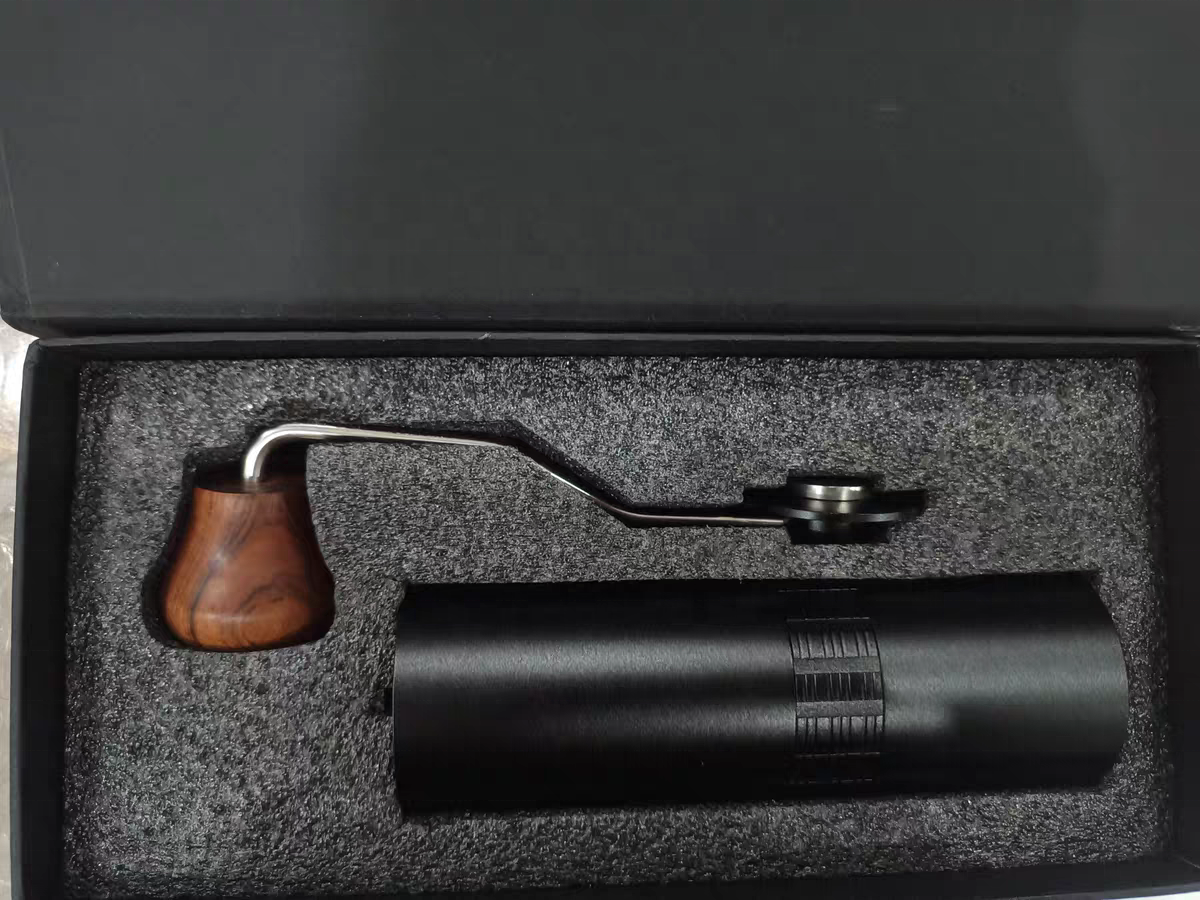 Hochwertige manuelle Kaffeemühle mit konischem Mahlwerk und Aluminiumgehäuse