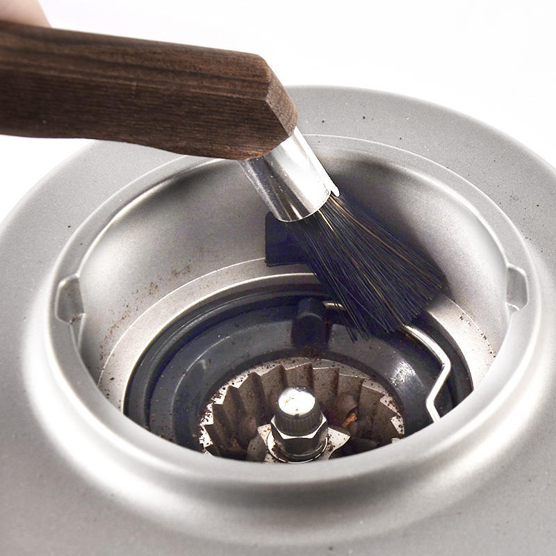 Professionelle Kaffeebürste, Kaffeemühlenbürste mit Naturborsten, Espressobürste mit Walnussgriff und Trageband für Barista