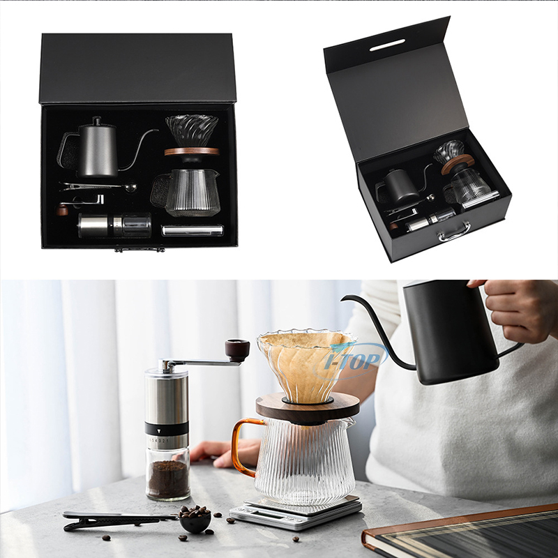 Muster verfügbares Geschenkset für Outdoor-Reisen, Tropfkaffee, Kaffeeset mit manuellem Kaffeemühlenfilter, Wasserkocher, Kanne und Löffel